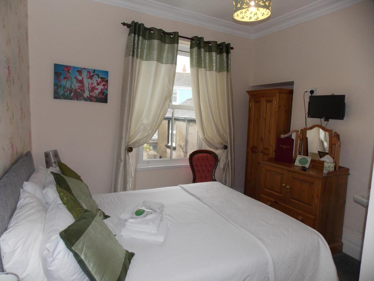 Ivy Bank Guest House Tenby Exterior photo